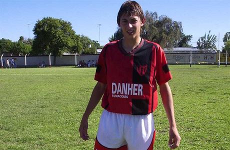 trnctilet Emiliano Sala v argentinskm Santa Fe coby hr mstnho klubu.