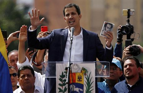 éf venezuelské opozice Juan Guaidó se prohlásil prezidentem zem.