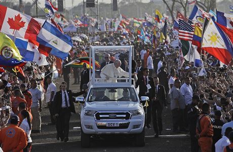 Na mi v Panam dorazil pape Frantiek ve svém papamobilu.