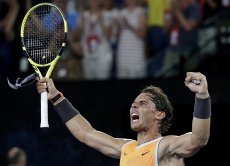 Rafael Nadal se raduje po postupu do finále Australian Open.