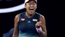 Japonka Naomi Ósakaová radující se ve finále Australian Open proti Petře Kvitové