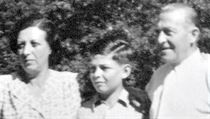 Pavel Taussig po vlce s rodii v roce 1946.