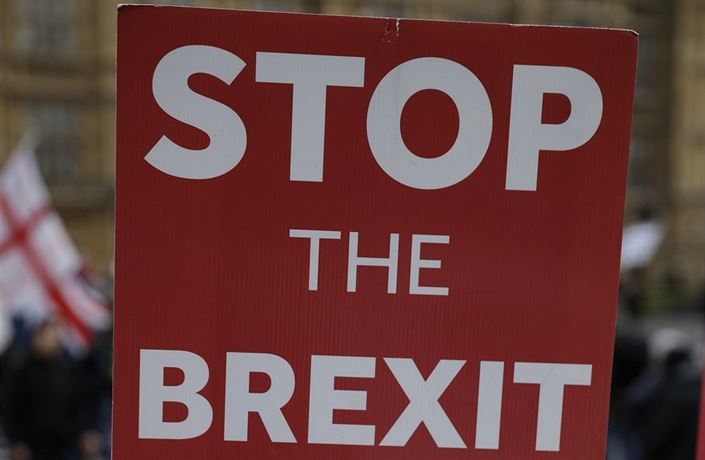 Parlament bude v následujících dnech o návrhu Mayové diskutovat, hlasovat o n�m...