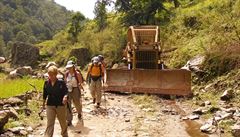 Stavba silnice v horách, Nepál