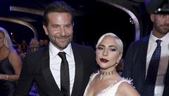 Zpvaka a hereka Lady Gaga se svým hereckým partnerem Bradley Cooperem