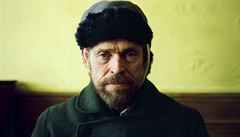 Willem Dafoe jako Vincent Van Gogh ve snímku U bran vnosti.