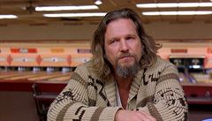 Jeffrey „Dude“ Lebowski (Jeff Bridges). Snímek The Big Lebowski (1998). Režie:...
