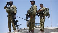 Izraelt vojci zastelili Palestince. Pr je ohrooval sekyrou