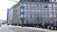 Dlouhá fronta zájemc o dvacetikoruny se tvoila ve stedu 30. ledna 2019 ped...