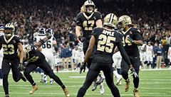 Hodn gest bhem hry se dlá pro fanouky, jako tady hrá New Orleans Alex...