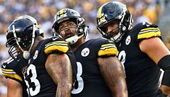 Ofenzivní lajnmeni Pittsburghu Steelers - fotografie Kamila Heráka byla dokonce...