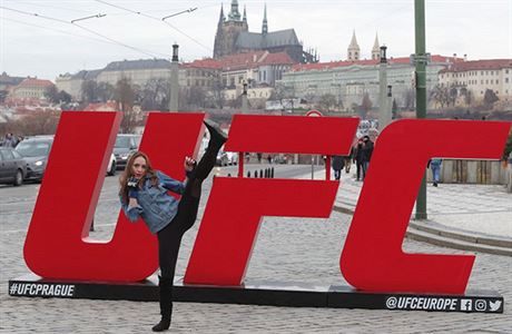 Lucie Pudilová na tiskovce k UFC v Praze.