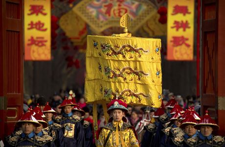 Tahun ini, menurut kalender lunar, Tahun Baru Imlek jatuh pada tanggal 5 Nora, ketika...