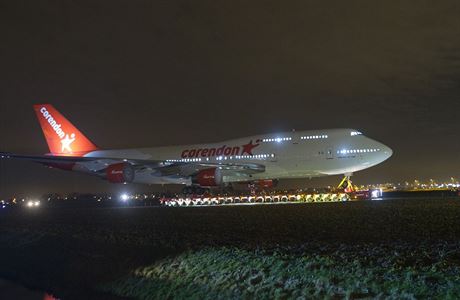 Letoun typu Boeing 747 spolenosti Corendon. Elegantn Jumbo Jety kiuj...
