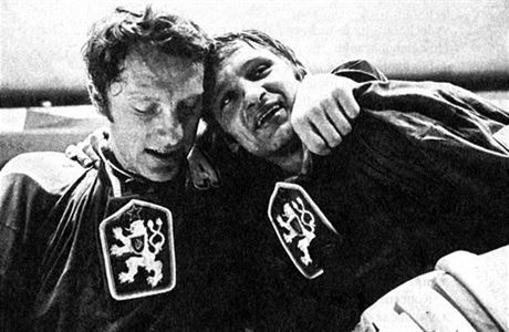 Jaroslav Holk se svm bratrem Jim v reprezentanm dresu. V roce 1972...