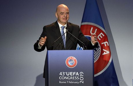 Prezident FIFA Gianni Infantino zavítal na volební kongres Evropské fotbalové...