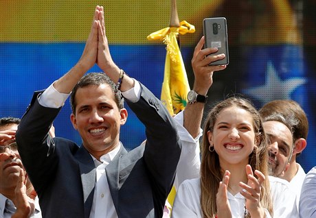 Juan Guaidó se svojí ženou Fabianou Rosalesovou.