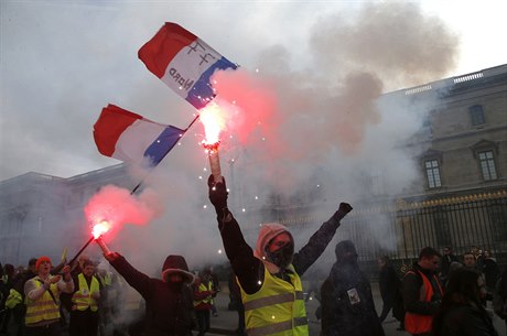 Nkolik desítek tisíc lidí v úterý demonstrovalo po celé Francii, hlavn na...