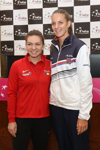 Simona Halepová (vlevo) z Rumunska a Karolína Plíšková z České republiky.