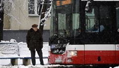 Dopravn podnik v Praze chce inovovat. Hled dodavatele terminl pro platby kartou v autobusech