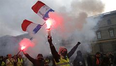 Odborsk demonstrace ve Francii. Zapojily se destky tisc Francouz, mezi nim i aktivist lutch vest