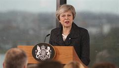 Britská premiérka Theresa Mayová pi projevu v Belfastu.