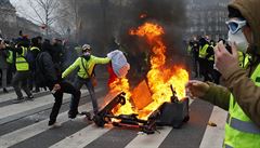 Příznivci žlutých vest ve Francii opět demonstrovali. Dvanáctý protest věnovali zraněným z minulých týdnů