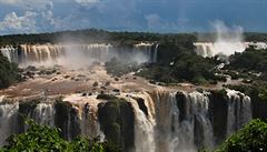 Brazílie - vodopády Iguazu  hmící kaskády.