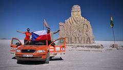 Bolívie  Salar de Uyuni  Dakar monument na nejvtí solné pláni.