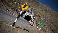 Peru  skalní tunely v pohoí Huascarán.
