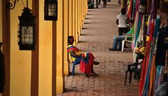Kolumbie  Cartagena  odpolední klid v podhradí.