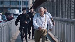 Alois �vehlík jako profesor Rypar. Snímek Na st�e�e (2019) Re�ie: Ji�í Mádl.