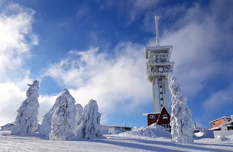 Nejen potem kilometr sjezdovek, ale i potem lanovek se Klínovec adí na...