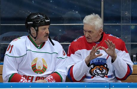 Alexander Lukaenko hraje hokej