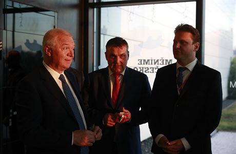 Jaroslav Faltnek (vlevo), Petr Vokl a Radek Vondrek (vpravo) na...