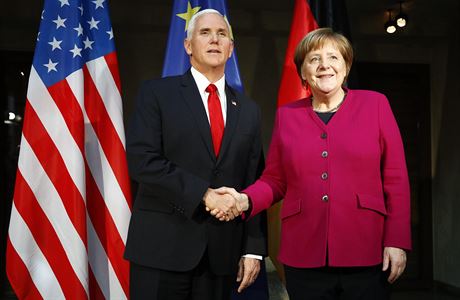 Viceprezident USA Mike Pence a Angela Merkelová, kancléka Spolkové republiky...