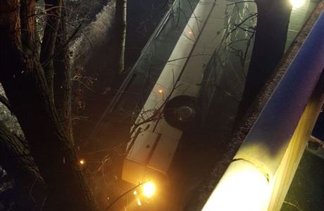 Nehoda autobusu v Mlnku.