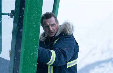 Liam Neeson ve filmu Mrazivá pomsta (2019). Reie: Hans Petter Molland.
