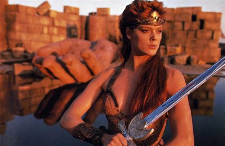 Brigitte Nielsenová jako Rudá Sonja. Film Rudá Sonja (1985). Reie: Richard...