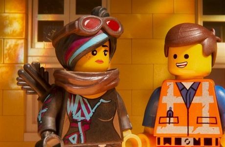 Lucy a Emmet. Snmek Lego pbh 2 (2019). Reie: Phil Lord a Christopher...