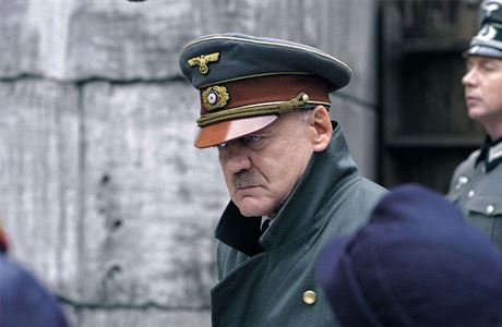 Bruno Ganz jako filmový Hitler ve snímku Pád tetí íe