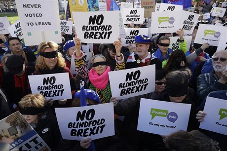 Protest proti neízenému brexitu.