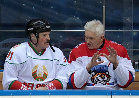 Alexander Lukašenko hraje hokej