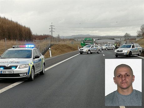 Policie kontrolovala auta na dálnici D6. Pátrala po uprchlém vzni Martinu...