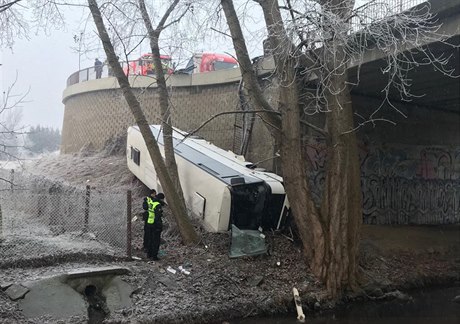 Nehoda autobusu v Mlníce.