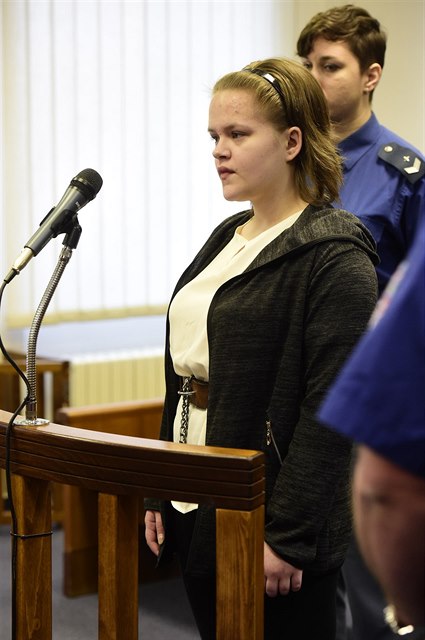 Vrchní soud v Olomouci potvrdil 19. února 2019 trest devatenáctileté Simon...