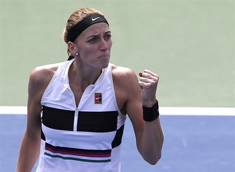 Petra Kvitová v zápase druhého kola turnaje WTA v Dubaji proti Kateřině...