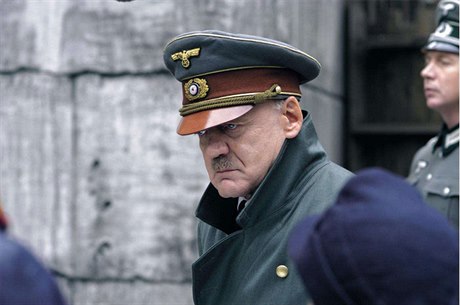 Bruno Ganz jako filmový Hitler ve snímku Pád třetí říše