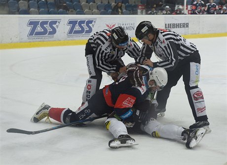 Potyka Radka Dudy (Chomutov) a Matje Berana (Sparta).