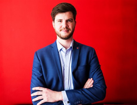 Adam Zvona�, bývalý starosta V�ehrdu a p�edseda plesového výboru.